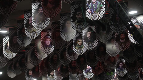 من تشييع الشهيد المجاهد أحمد جواد شحيمي"أبو حسين" في خيمة الحوراء زينب في منطقة الغبيري بالضاحية الجنوبية لبيروت. يظهر السقف مزينًا بصور الشهداء على طريق القدس. الضاحية الجنوبية، لبنان. ١ نيسان، ٢٠٢٤. (حسن شحادي، مصدر عام)