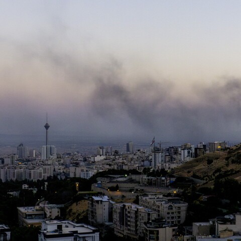 Smoke in the sky of the Iranian capital after Israeli raids. 