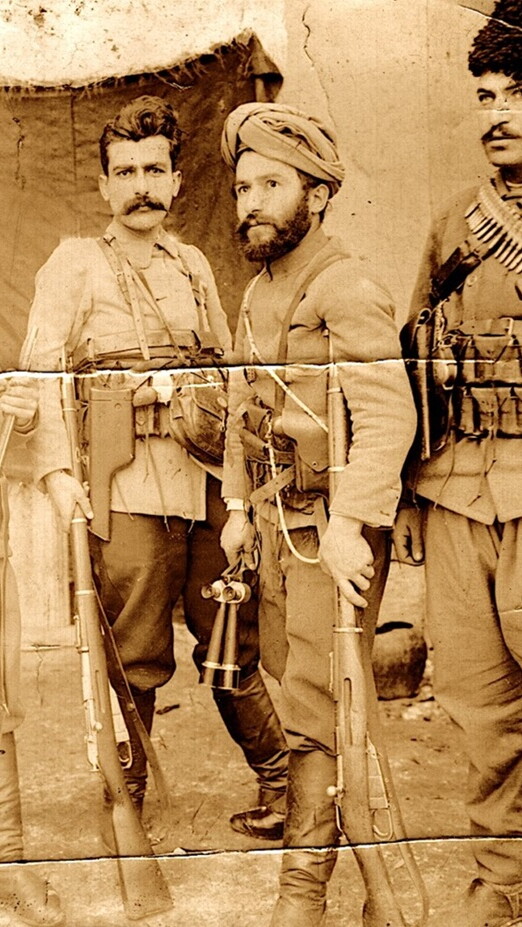 A 1915 photo of Armenian revolutionaries.