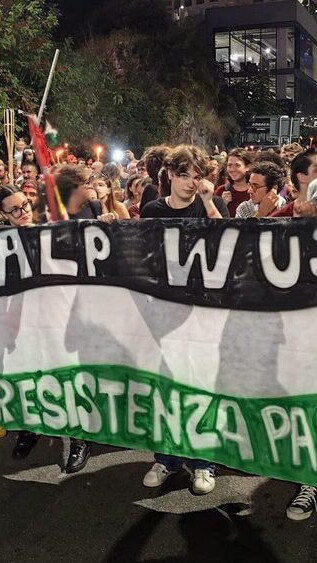 تحرّك احتجاجي في جنوة قبيل انطلاق أسطول الصمود العالمي. ٣ أيلول، ٢٠٢٥. جنوة، إيطاليا. (الاتحاد النقابي القاعدي)