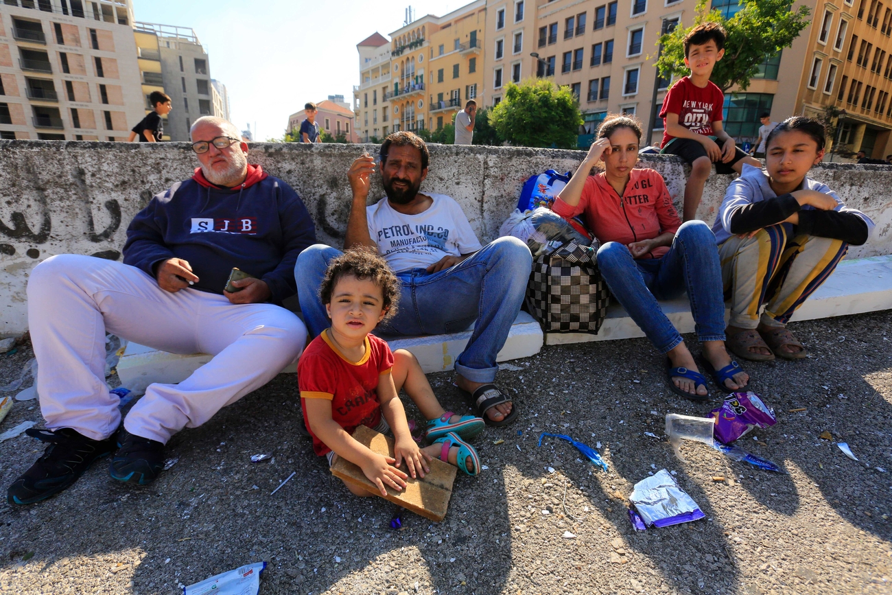 Displaced people are abandoned on the street