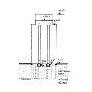 Black and white drawing of the cross-section of the structure of reinforced cylinders with writing in Czech.