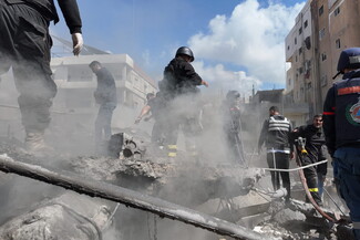 Civil Defense and other responders join forces to rescue people trapped under the rubble following the Hay al-Raml/al-Raml neighborhood strike in Sur. It is one of more than 160 strikes — the largest Israeli wave of fire attacks on the country since the beginning of the genocidal campaign on Palestine and Lebanon in October 2023. 